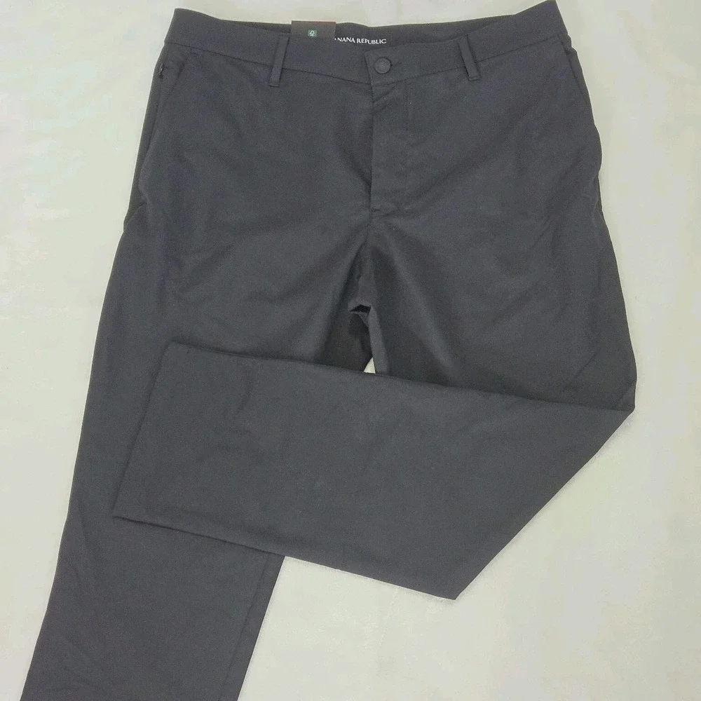 Banana Republic Men's Performance Golf Pants Black Flat Front 34x29 NWT